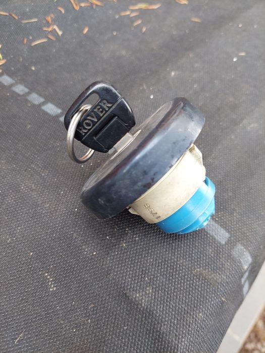 Bușon + cheie ,rezervor combustibil