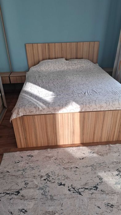 Сполен комплект лежло с гардероб скрин и 2 нощни шкафчета