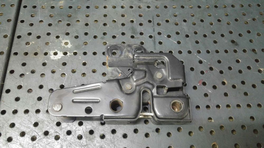 Broasca capota audi a4 b7 8e 8e0823509c