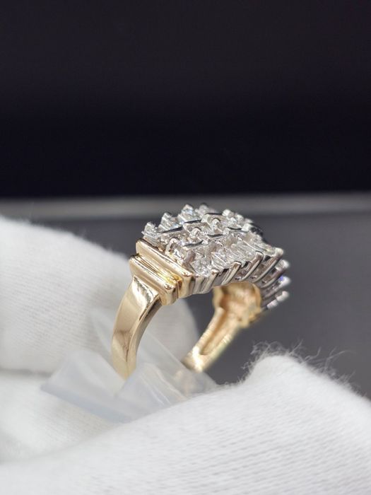 Масивен златен пръстен с над 1 карат диаманти – 14K
