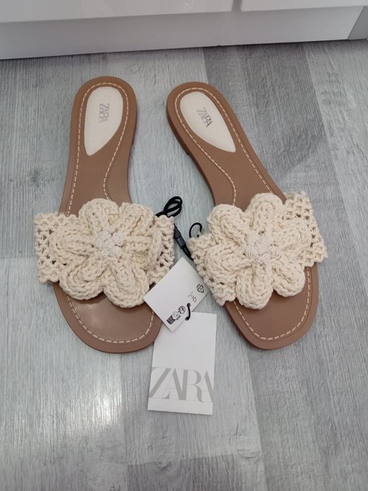 Papuci cu floare, mărime 36,crem,marca Zara
