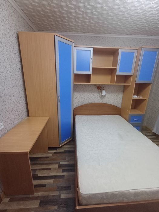 Мебель для спальной комнаты, шкафы, тумбочка