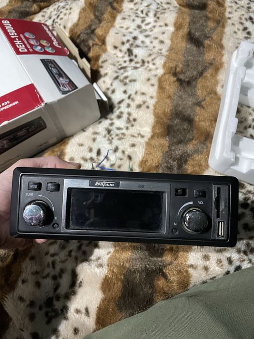 Прадам автомагнитолу Барыс6681