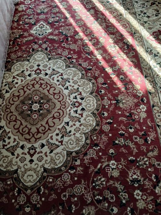 Ковер в хорошем состоянии