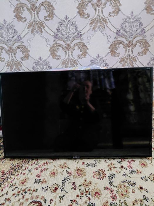 Телевизор LG сатылады.