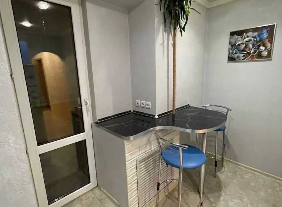 Дава се под наем Двустаен апартамент в Пловдив, Център - 75 кв.м за 280.5 € - Снимка #4