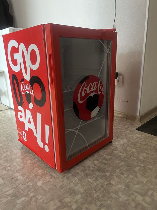 Мини-холодильник Coca-Cola SC68 (68 л, стеклянная дверь)