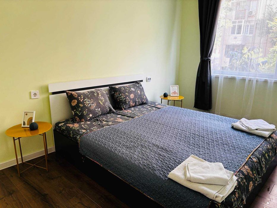 Нощувки: Голям Апартамент - 3 спални (Безплатно Паркиране)