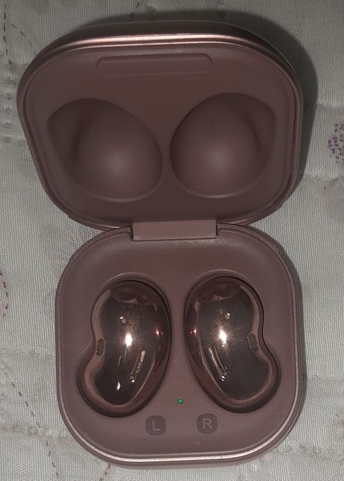 Продам наушники Наушники Samsung Galaxy Buds live оригинал