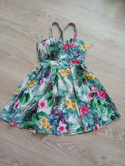 Продавам дамски рокли  4 броя  40л в