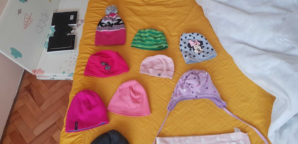 Бебешки шапки различни размери