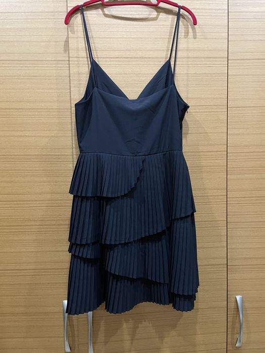 Платье на тонких бретелях