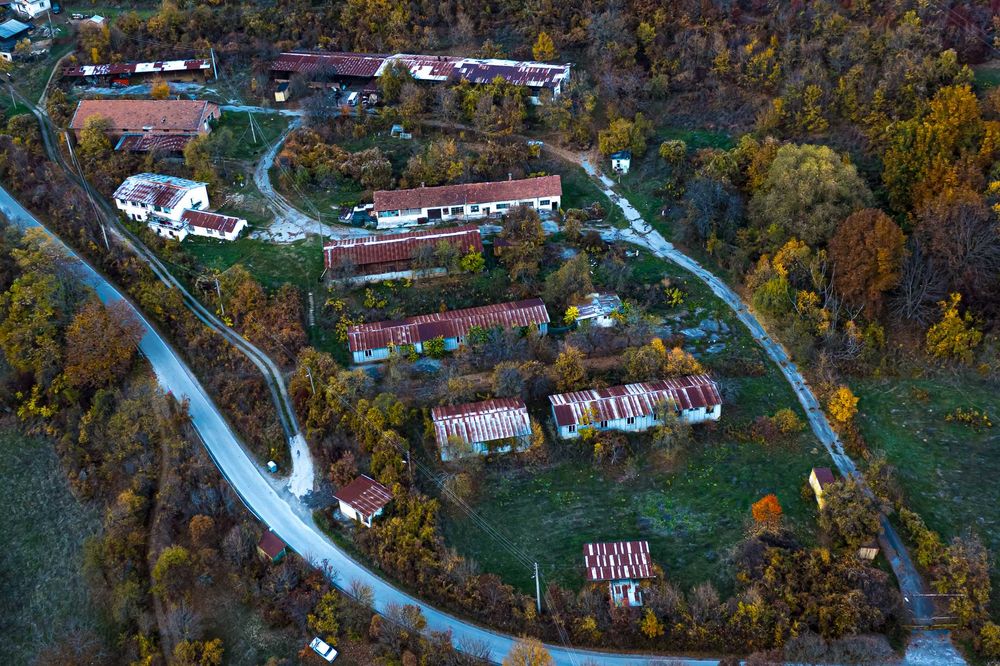 Промишлена база  с парцел