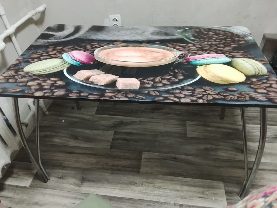 Продам стол кухонный