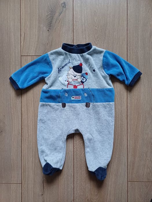 Дрехи за бебе ромпъри