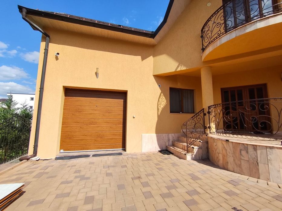 Usa de garaj/ porti de garaj / porti industriale/ poarta de garaj/ usa