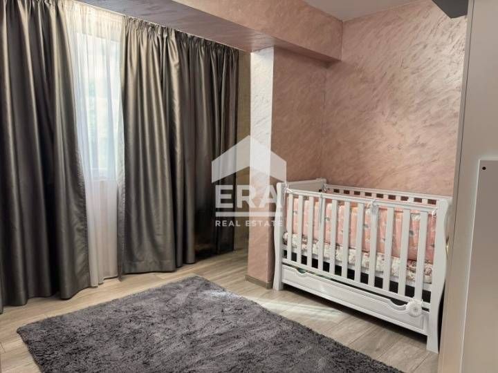 Ексклузивно! Обзаведен, югозападен, тристаен апартамент на среден етаж