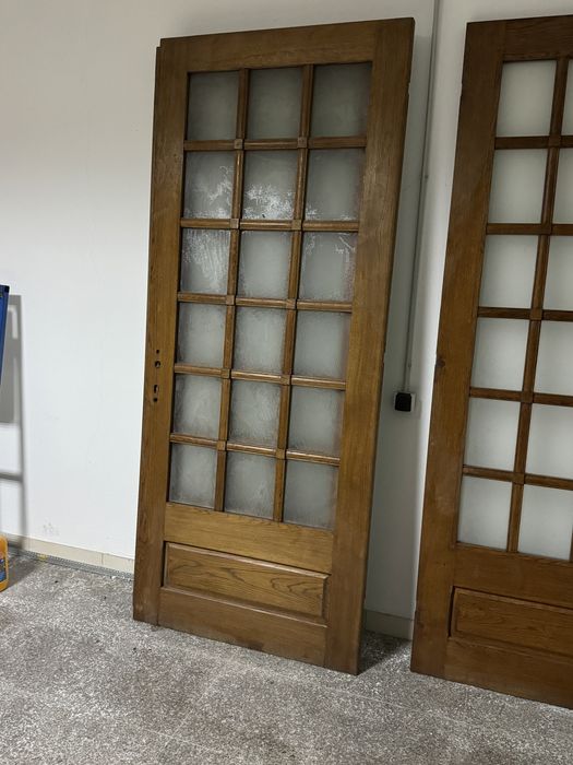 Usi din stejar masiv