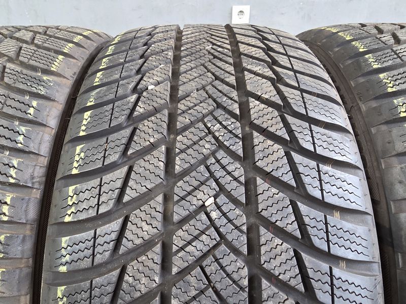 245/40/18 BRIDGESTONE 4бр
