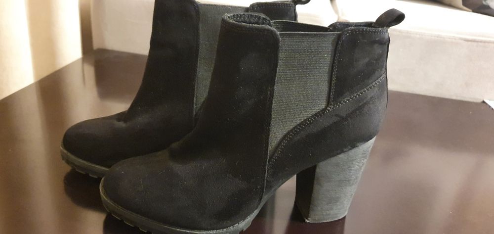 Ghete marimea 38 Zara, HM, Bershka,