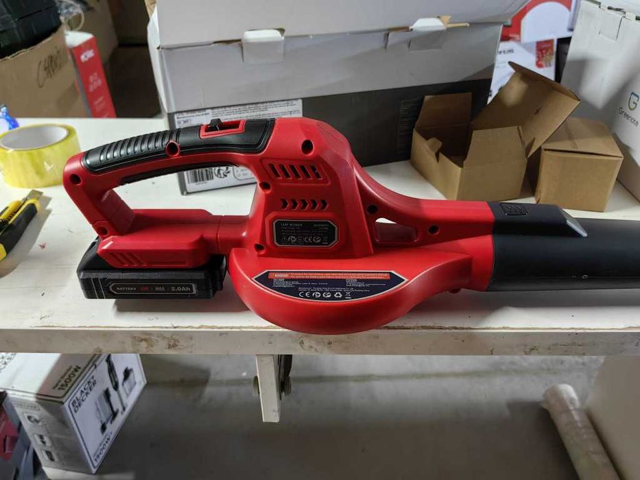 Акумулаторна духалка за листа