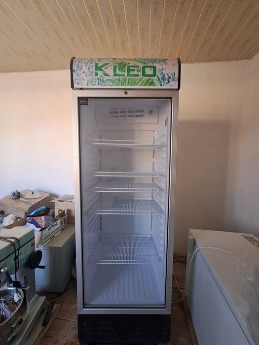 Kleo vitrina xolodilnik sotiladi
