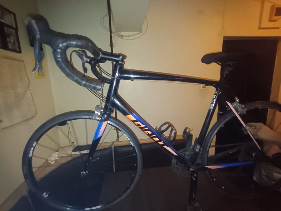 Vând bicicleta șosea