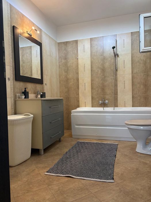 Proprietar,închiriez apartament cu 3 camere,suprafata de 90 metri ,et.1,în Timișoara,zona Lipovei,vis-a-vis de spatiul fostului restaurant  Caprice.