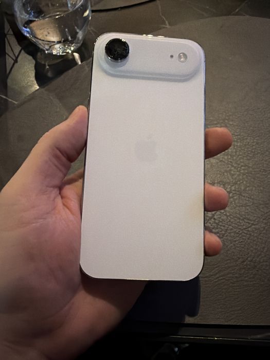 IPhone 17 AIR 256 . Baterie 100% .. Telefon impecabil ..