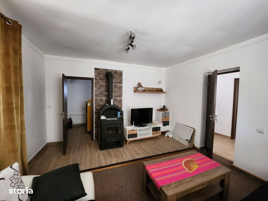Casa in Dumbrava la E85 plus Spatiu Comercial