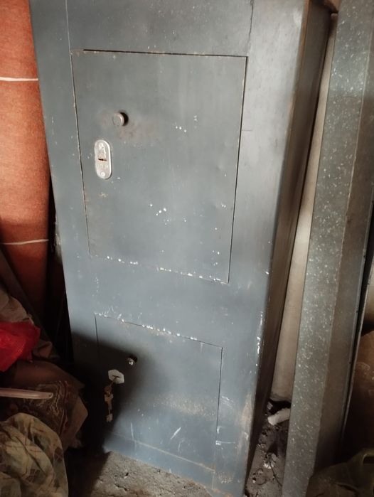 Продается железный сейф