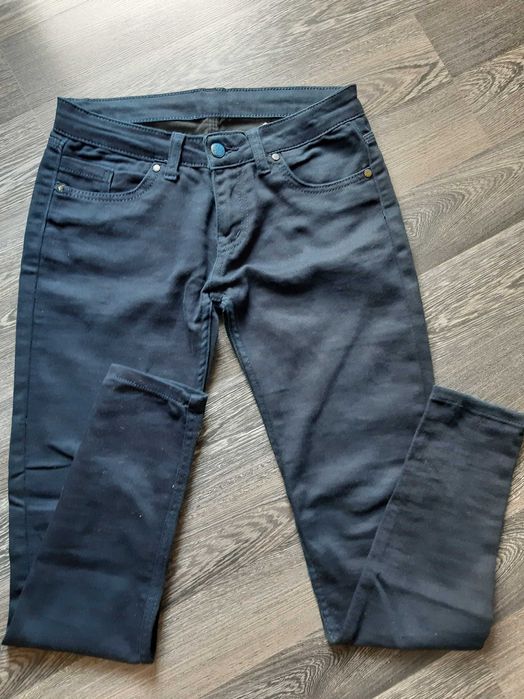 Дамски панталони и дънки