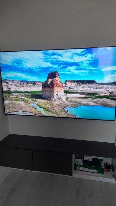 65" (163 см) Телевизор Samsung UE65AU7100UXCE