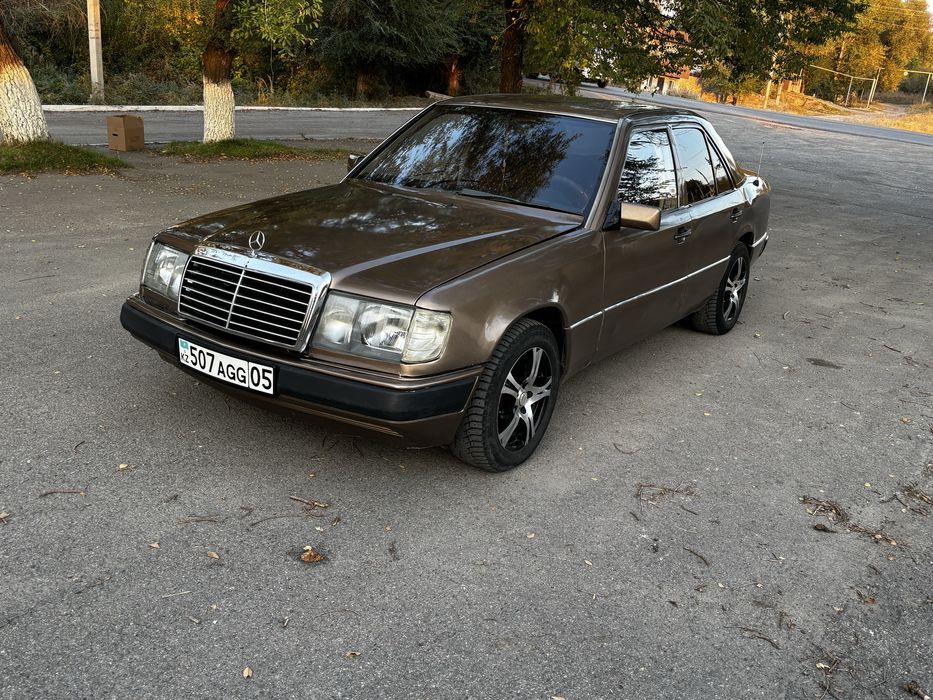 Мерседес W 124.