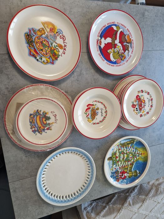 Set farfurii emailate, ibrice/ceainice vintage