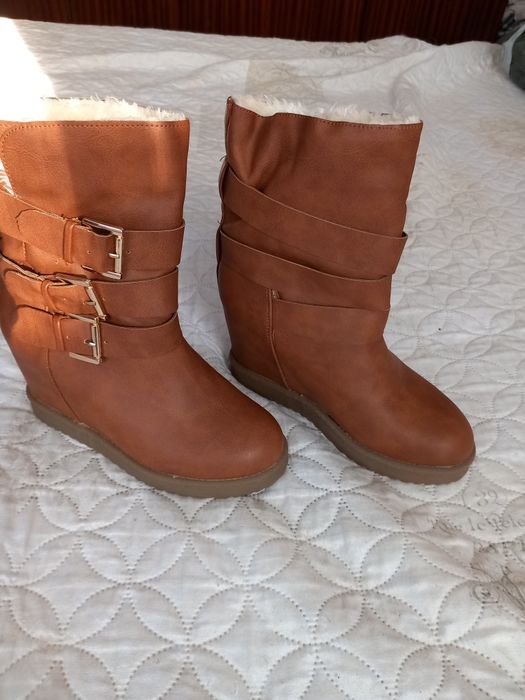 Дамски апрески номер 38 и топли ботуши номер 36