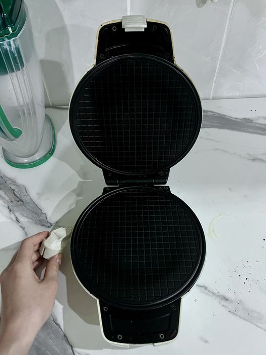 Вафельница Binatone WT-910, 900 Вт