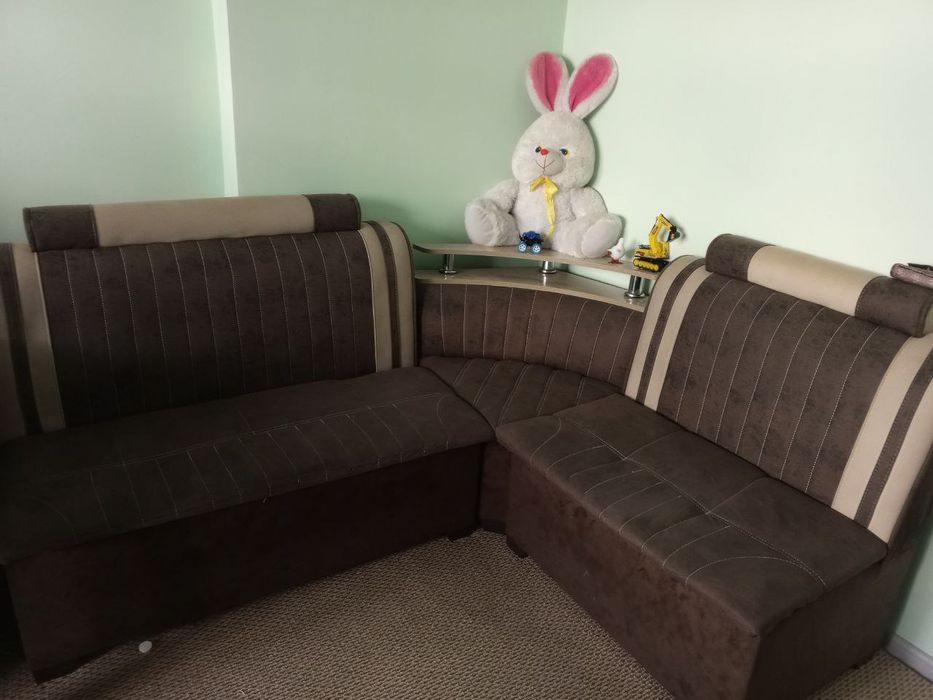 продаётся уголок в хорошем состояние по адресу саттепо