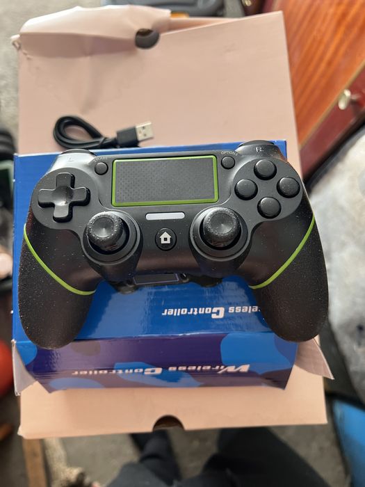 Controlere PS4 - ambele la 120lei