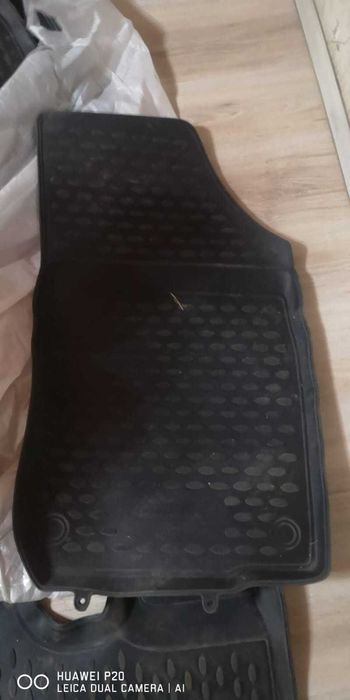 Продам резиновые коврики