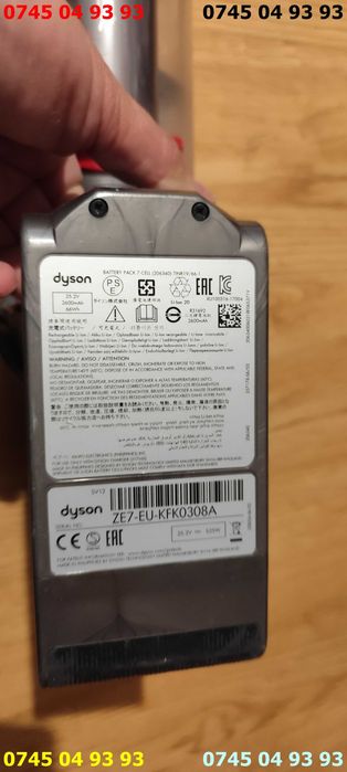 aspirator Dyson V10 perfect functional bateria buna cu accesoriile din poze se vinde fara incarcator