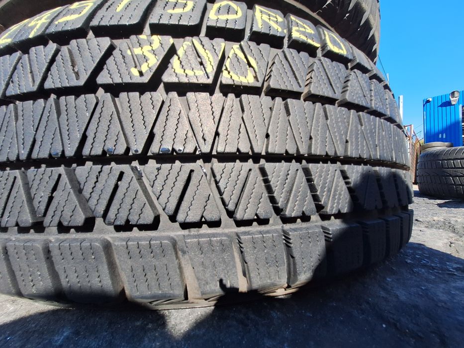 Vând 2 anvelope iarna 245/50r20  Bridgestone 2021 Montaj Gratuit