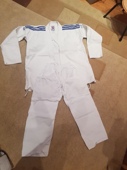 Продаются кимоно 3шт.