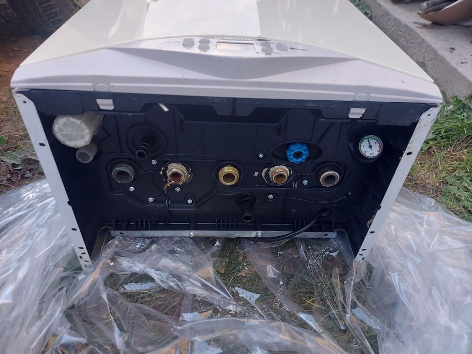 Centrală Ariston Cares Premium 24kW