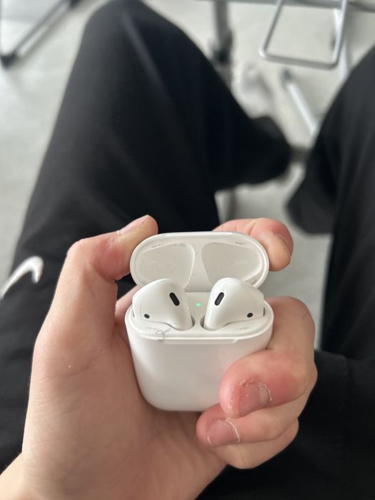 Airpods 2 немного б/у