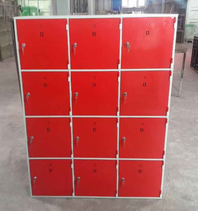 Шкафы металические раздевальные,  шкафы для телефонов , сумок  и т.д.