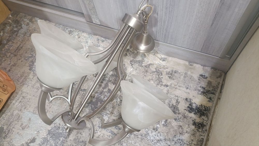 Срочно продается люстра