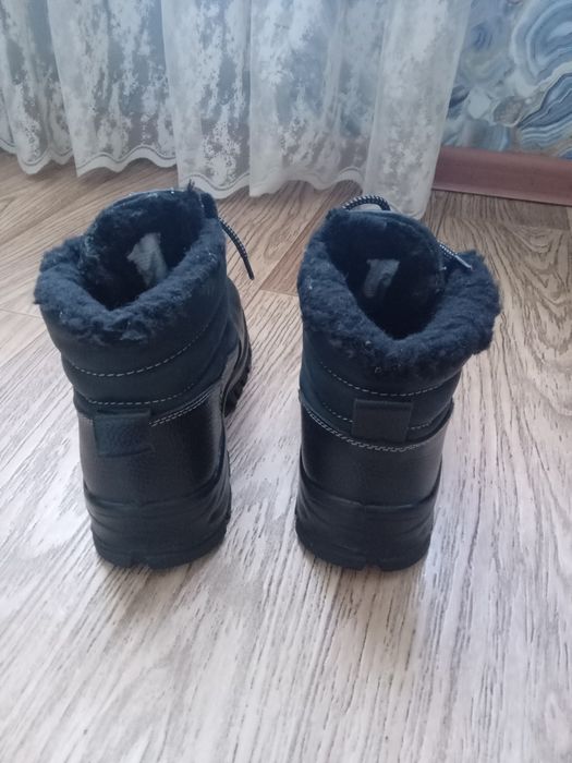 Продам рабочие ботинки