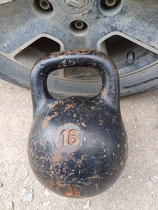 Продаю гирю 16 кг
