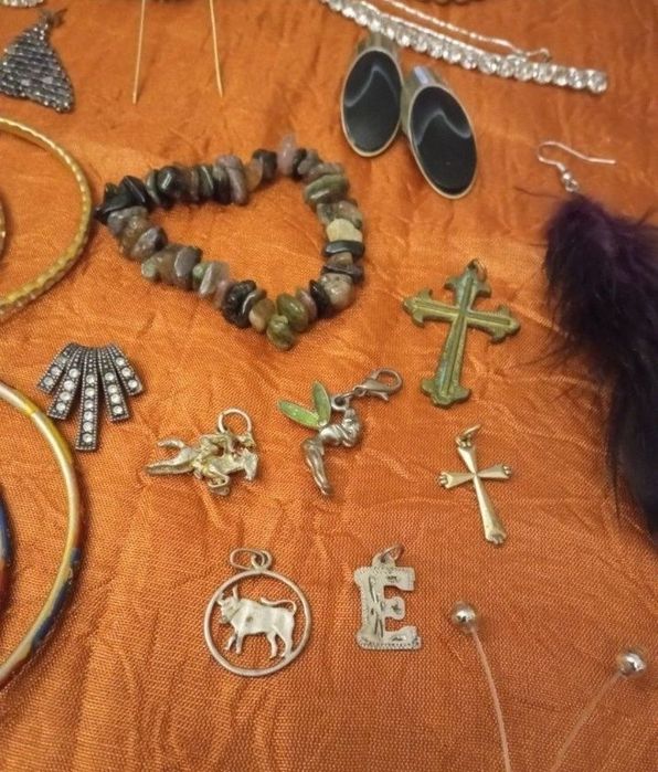 Различни видове и модели бижута